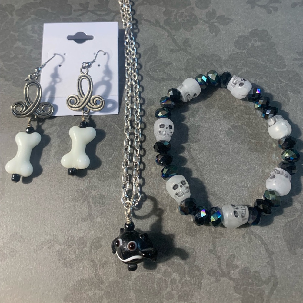 Halloween Jewelry!! Skull and Bone Jewelry Set